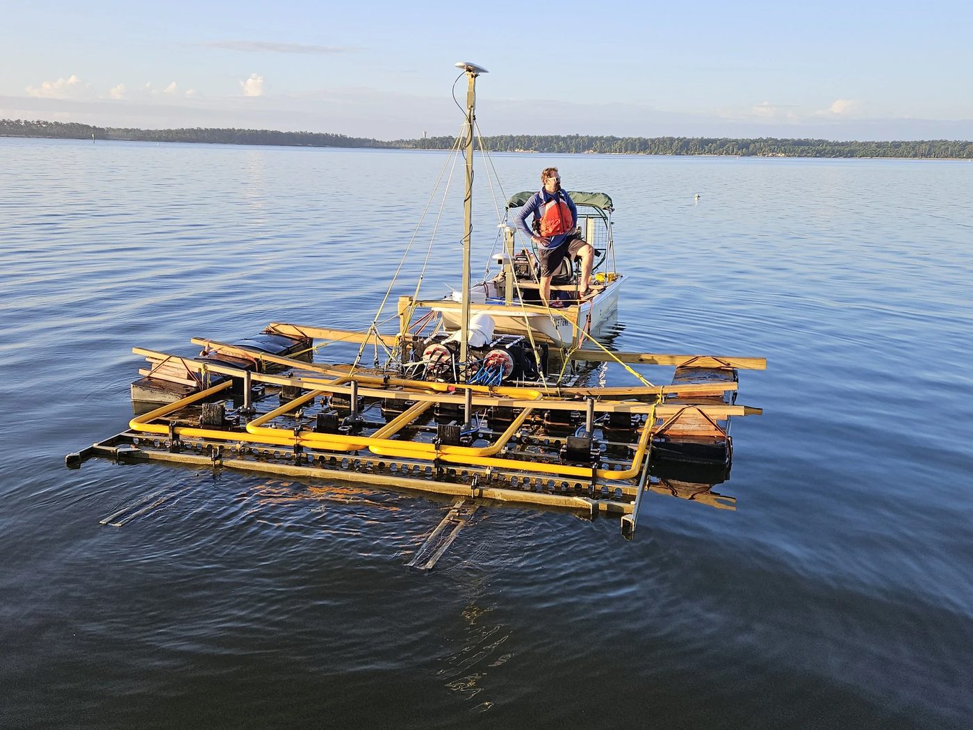 SeaView airboat shunting the array